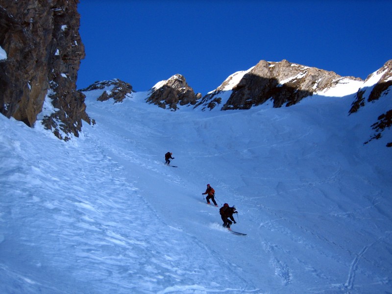 Partie basse de la rampe : Crok, Maëlle et Tifix font fumer les cuisses sur la neige dure