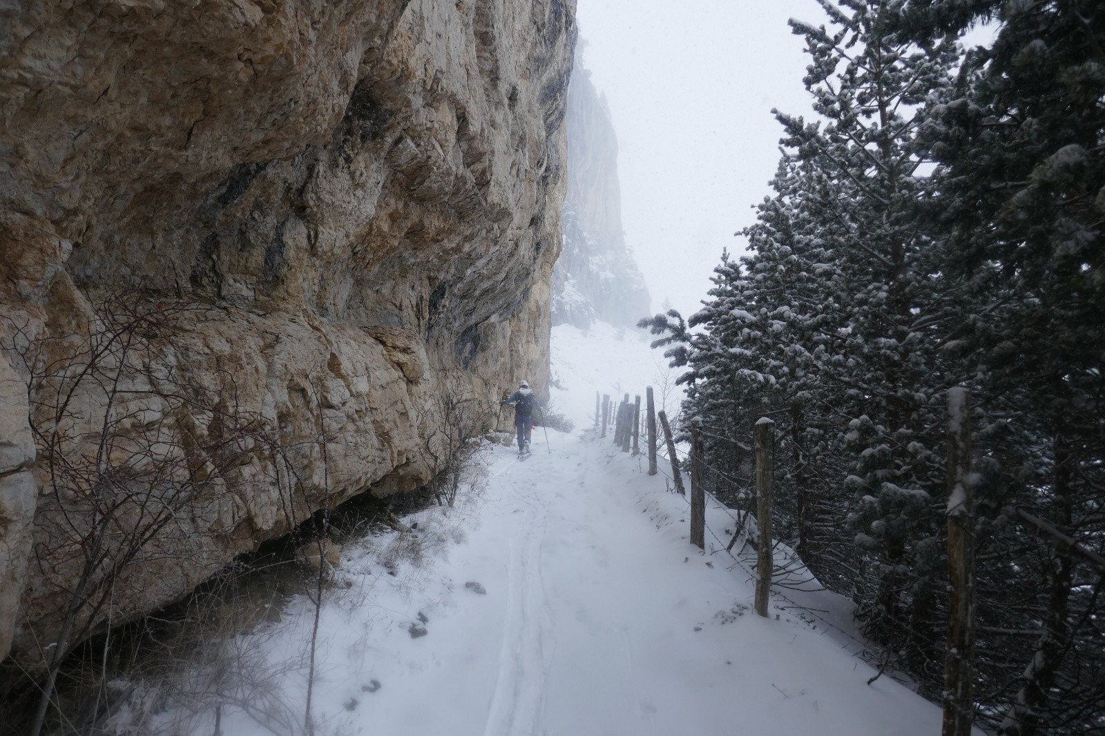 Sous la barrière Est 