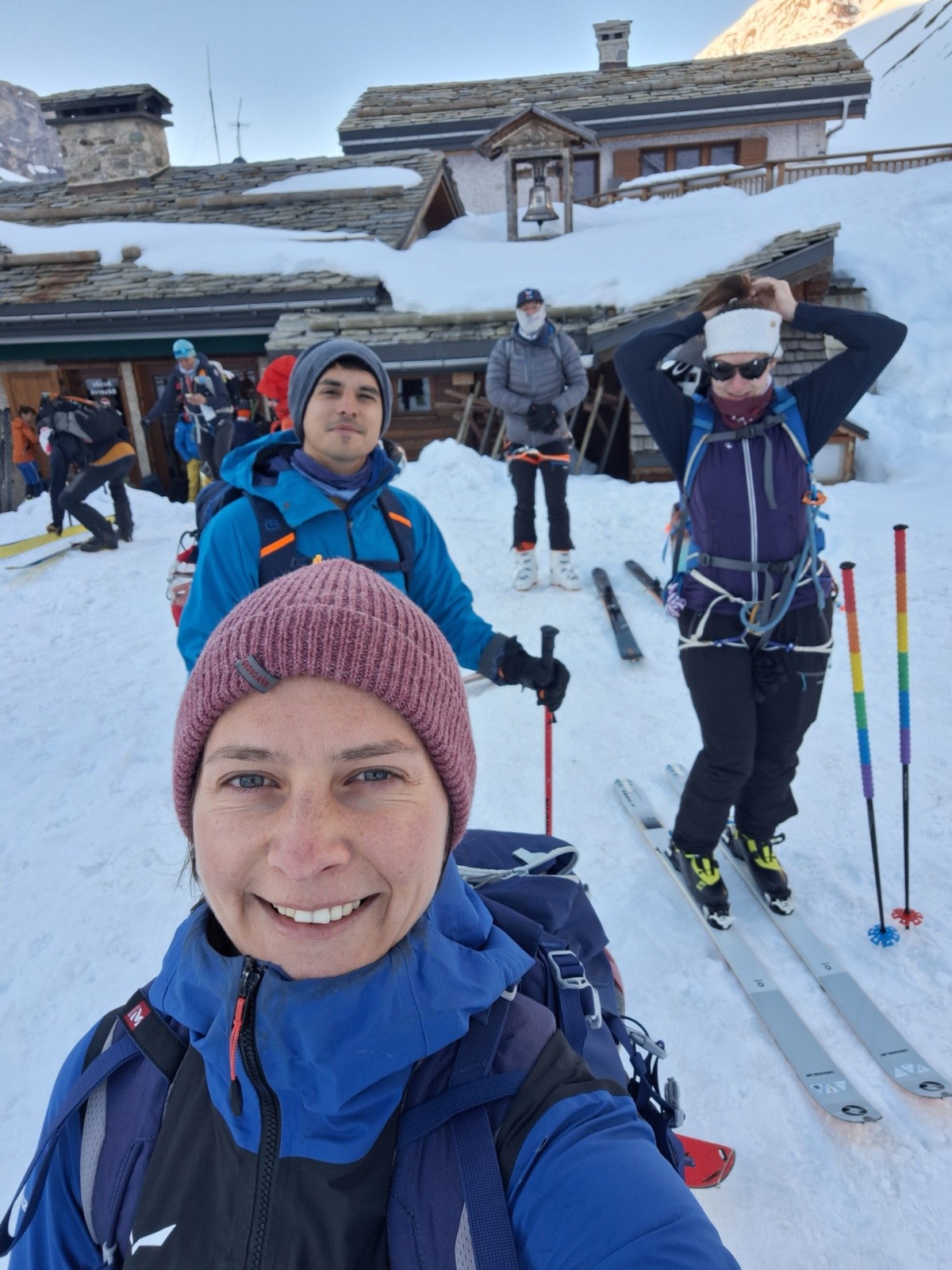 L'équipe au départ du refuge du Roc de la peche - difficile de quitter ce bel endroit, jacuzzi, sauna et super accueil !&nbsp;
