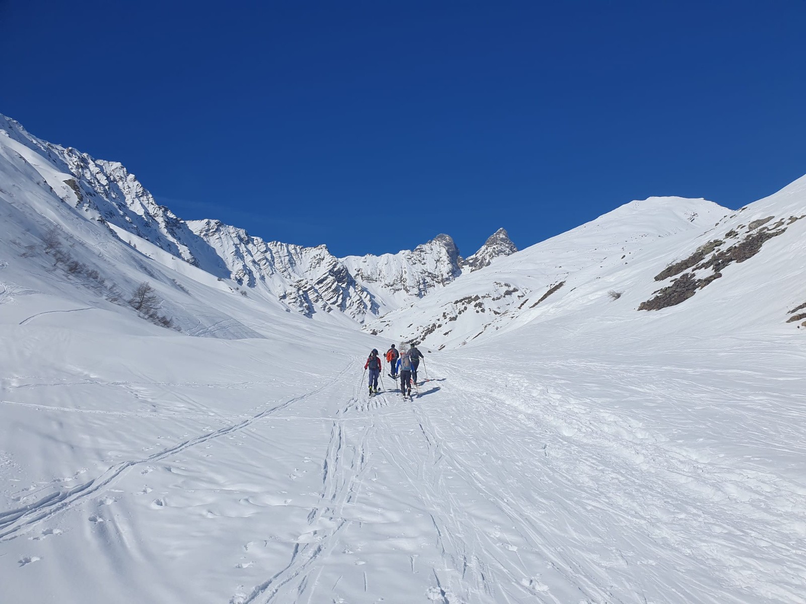 Remonté de la combe jusqu'au refuge des aiguilles d'Arves