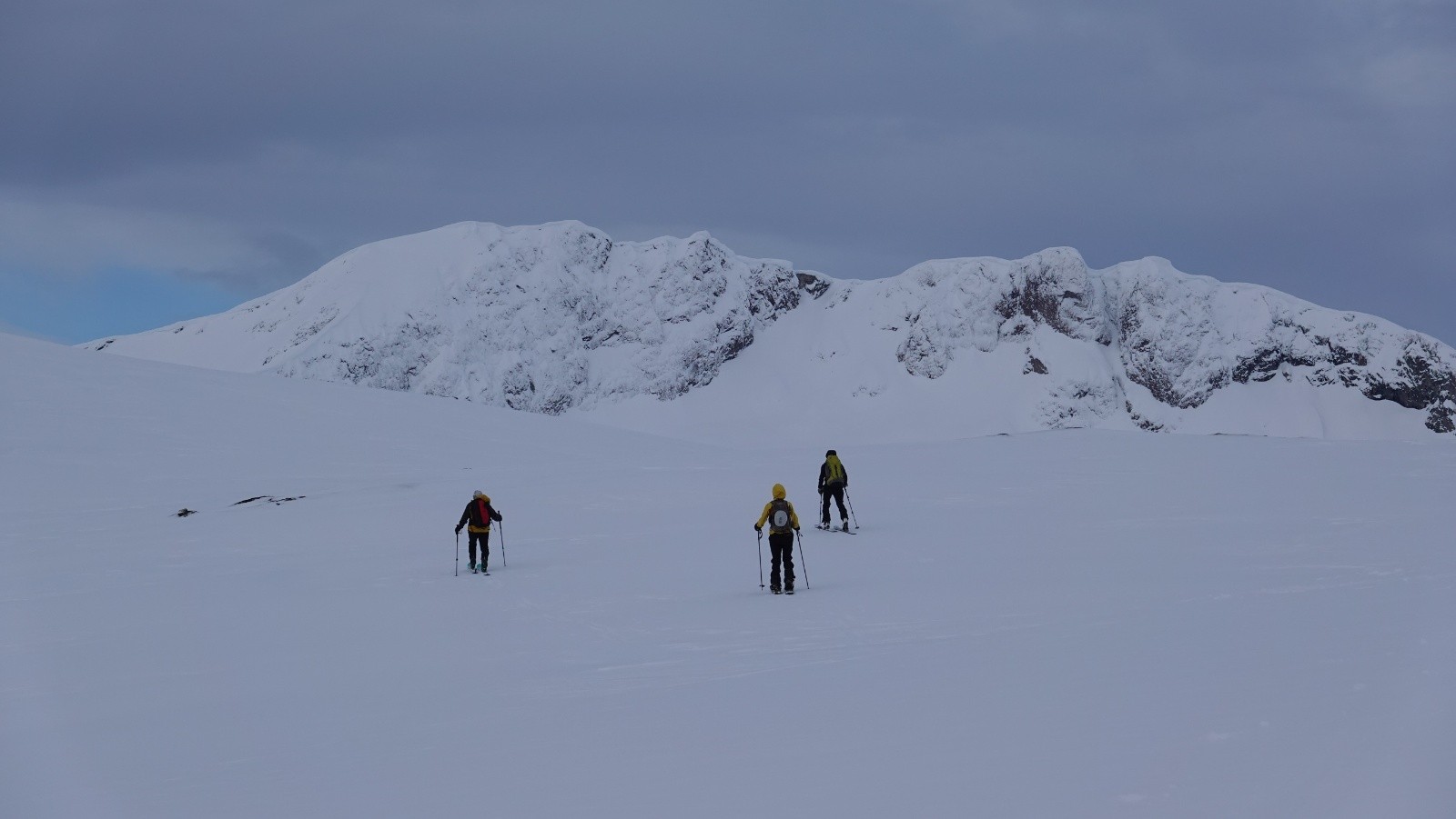 Progression sur fond de Skittenskartjellet