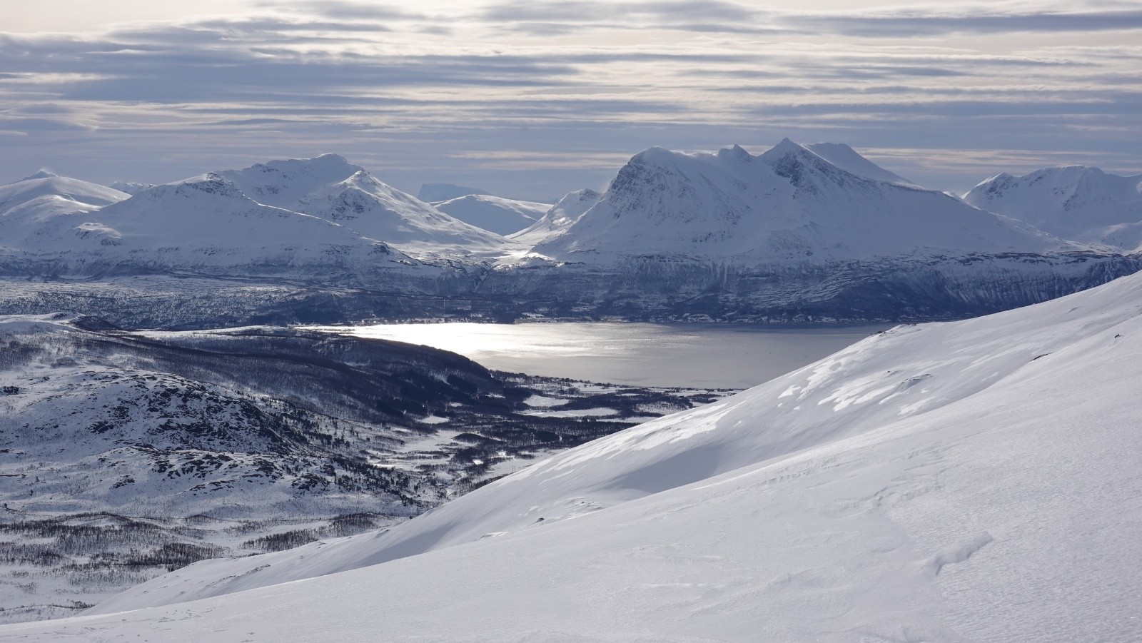 Panorama sur le Kwitfjellet et le Bensjortinden
