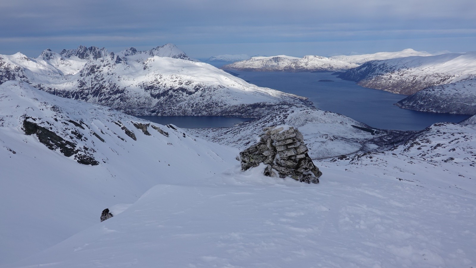 Panorama sur le Buren au premier plan