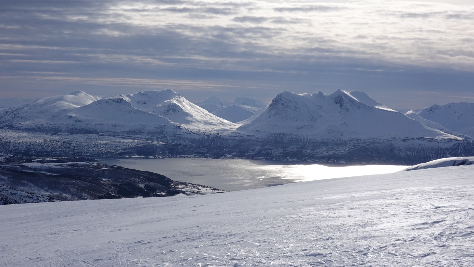 Panorama vers l'Ouest et les sommets déjà cités