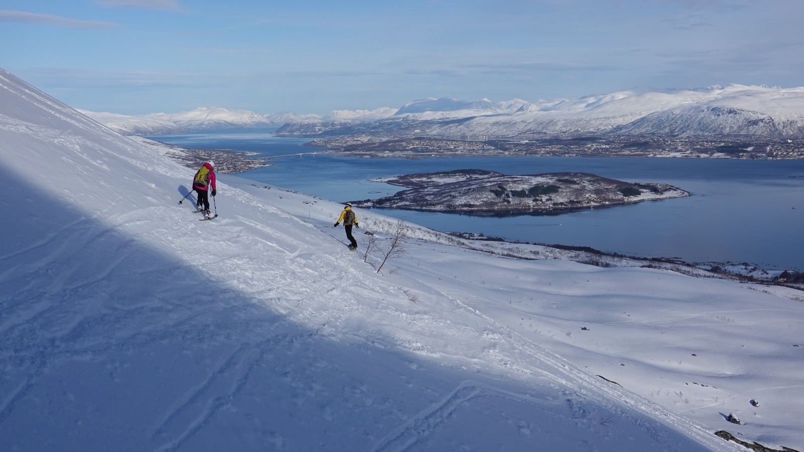 Descente sur fond de Tromso