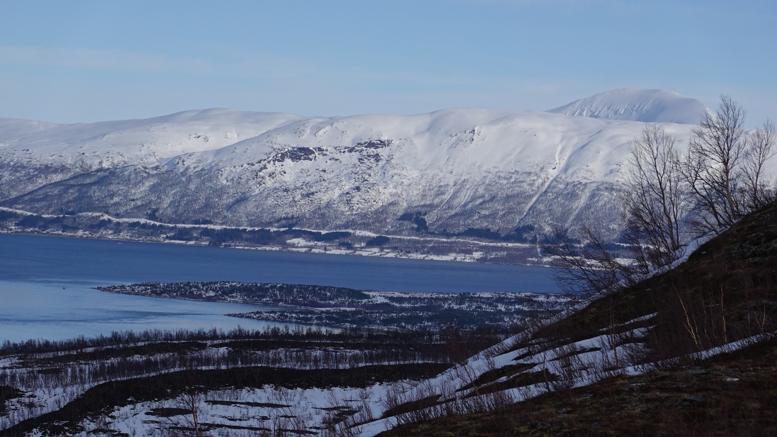 Panorama au téléobjectif sur le Tromsdalstinden