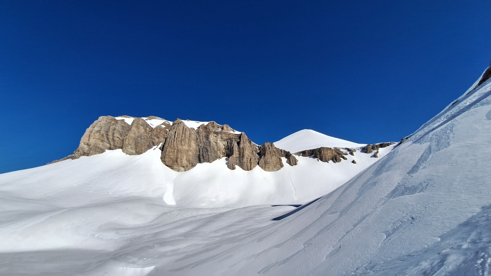 &nbsp;Sous le lac de Lauzon. Vallon Pierra commence à poindre.