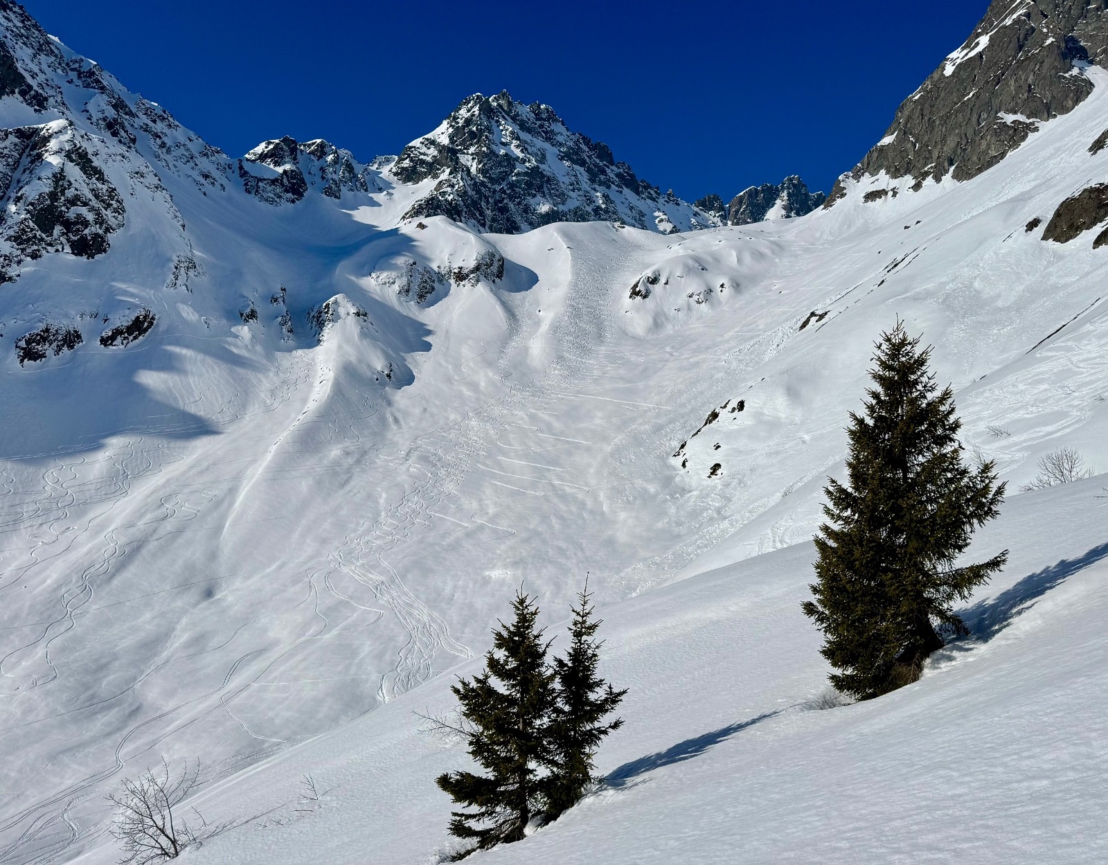 De belles traces qui font envie pour le col de Comberousse.&nbsp;