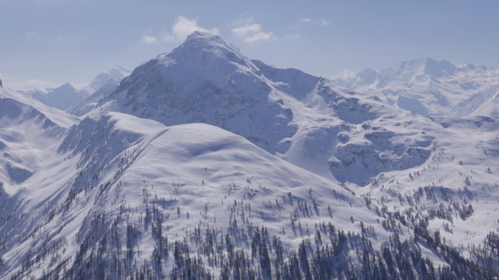 Au-dessus de l'Eypiol, le Pelvas