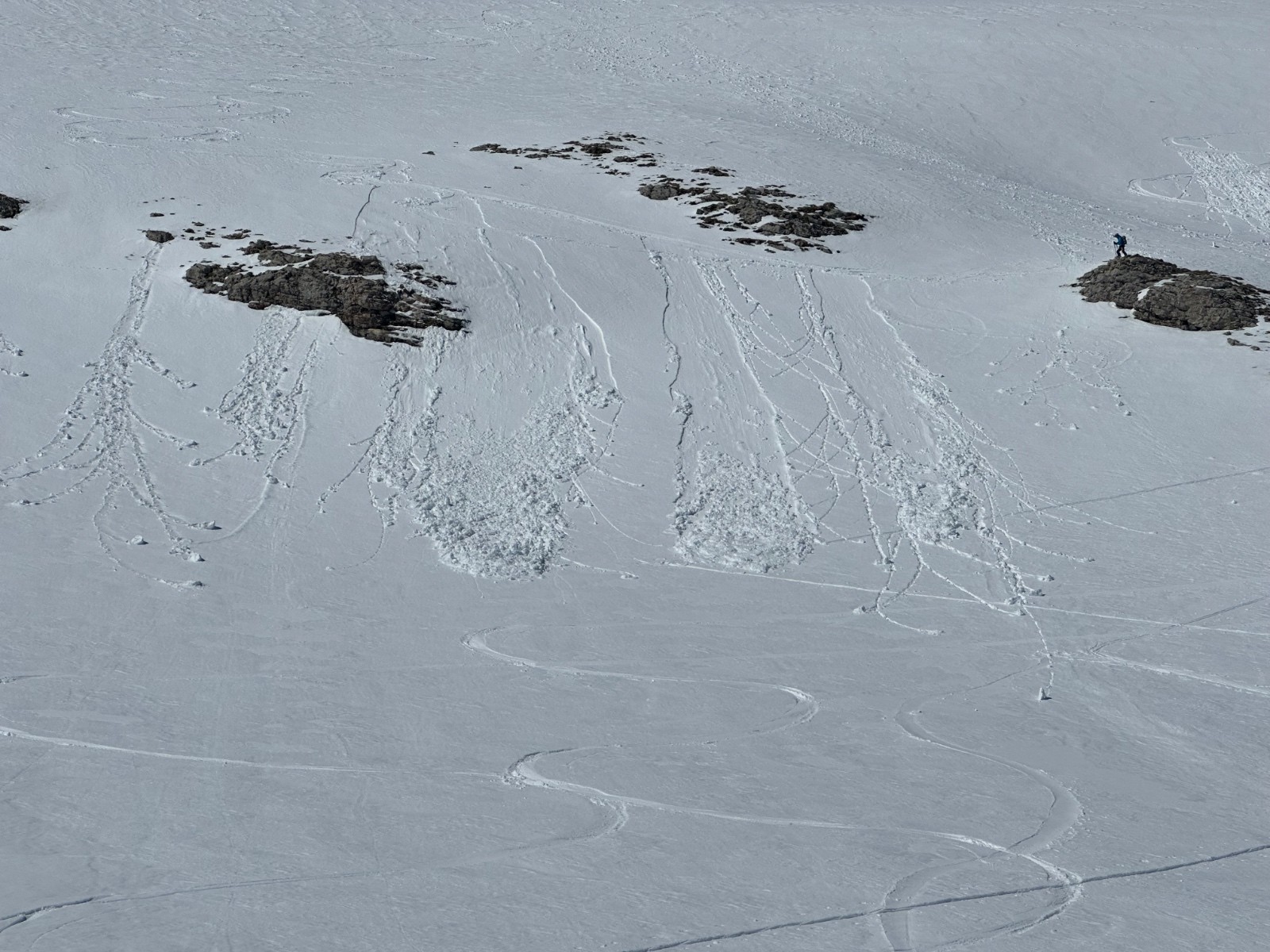 Coulées sous la pente sommitale ( au -dessus de Pra des Moure) , dont la notre ( hum).