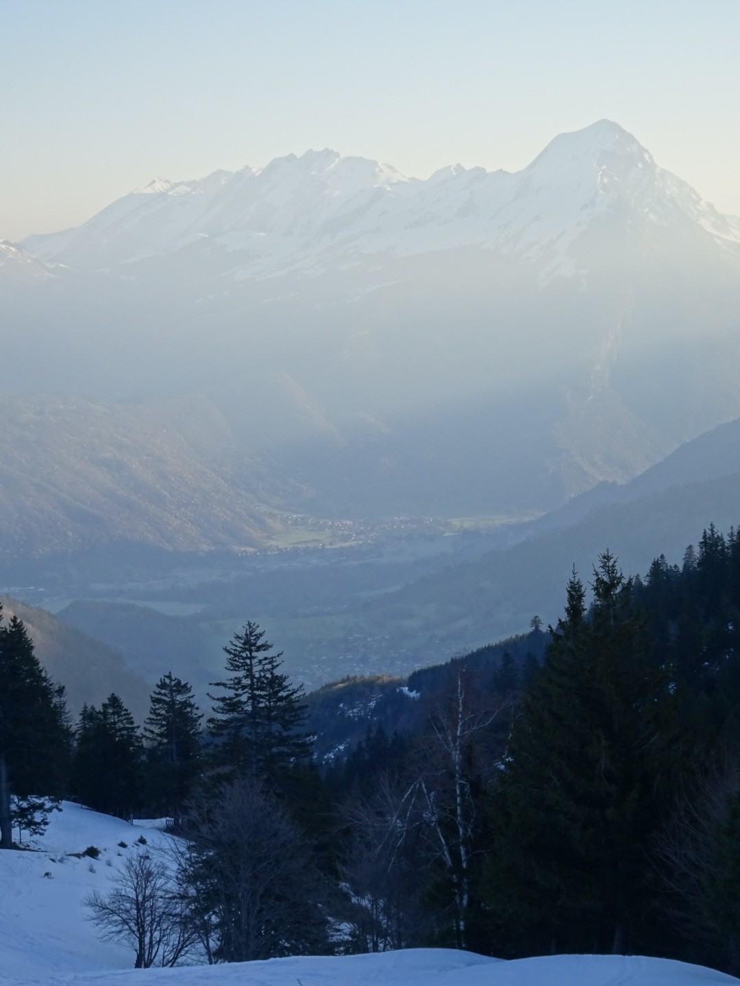 La Tournette au loin