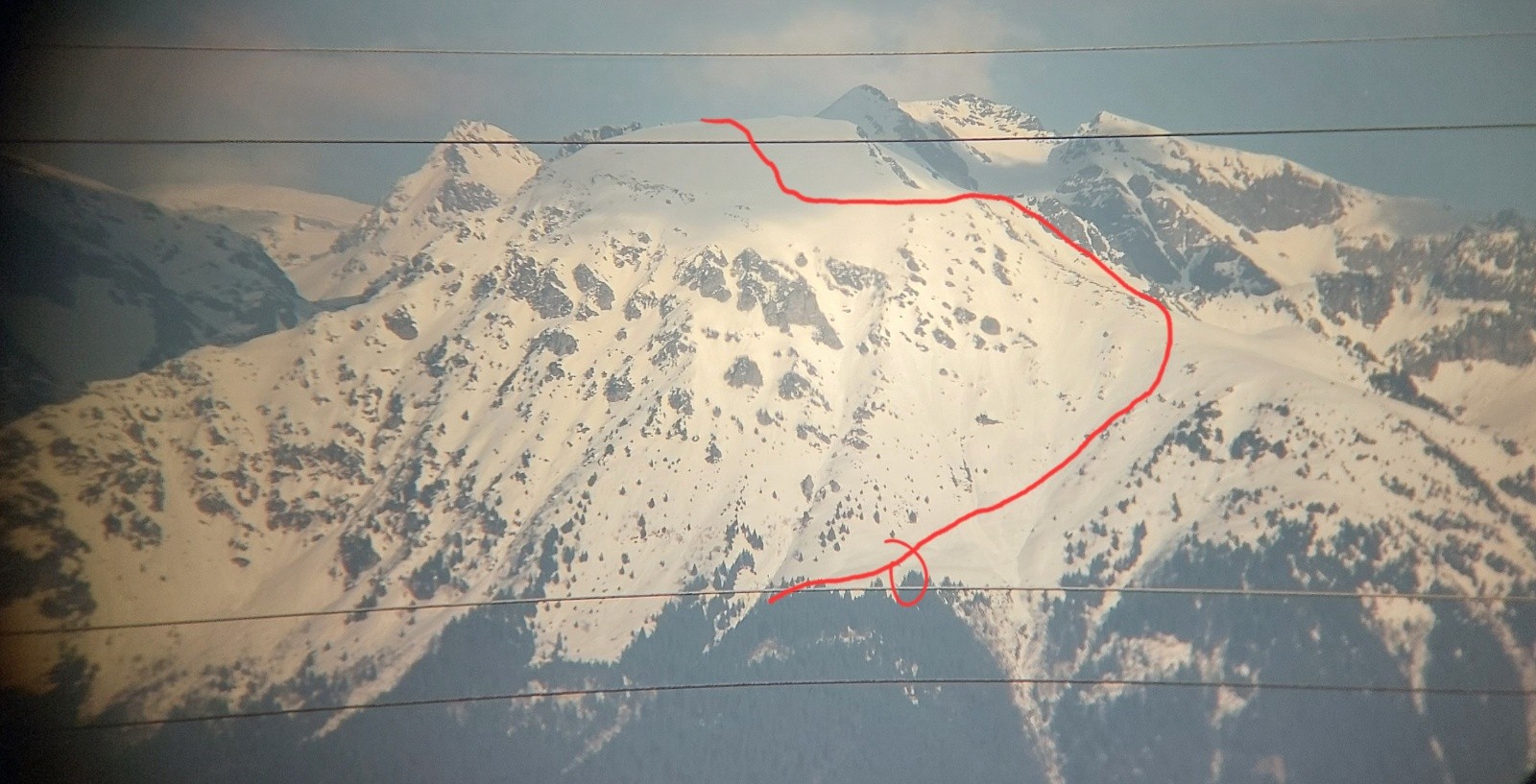 #11 La descente du Grand Colon, photo prise à la jumelle au retour depuis Fontaine. La baraque est entourée La descente du Grand Colon, photo prise à la jumelle au retour depuis Fontaine. La baraque est entourée