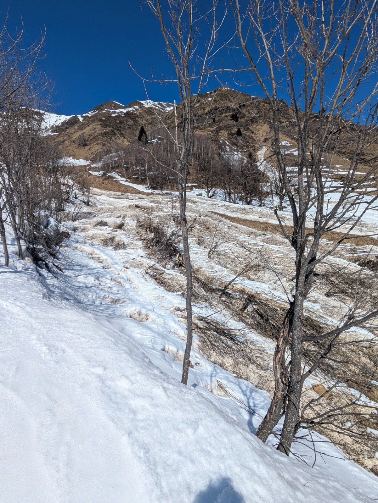 #8 Plusieurs coulées impressionnantes compliquent la redescente sur Valmaure Plusieurs coulées impressionnantes compliquent la redescente sur Valmaure