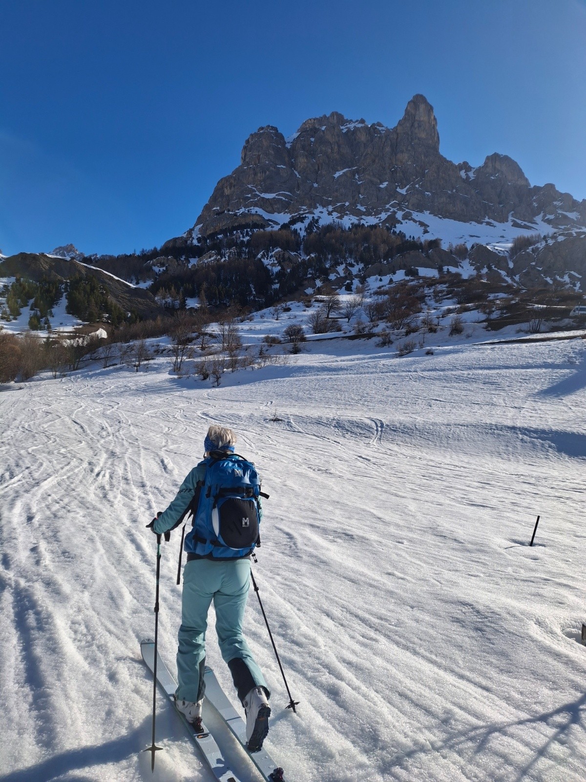 &nbsp;Sortie du Lauzet, l’ombre de l’Aiguillette du Lauzet est déjà présente&nbsp;