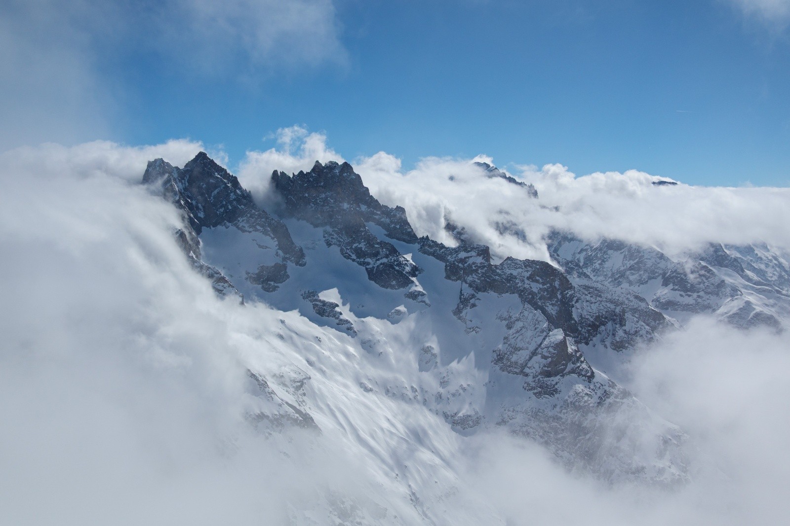 #29 Le Col de la Casse Déserte est sous les nuages Le Col de la Casse Déserte est sous les nuages