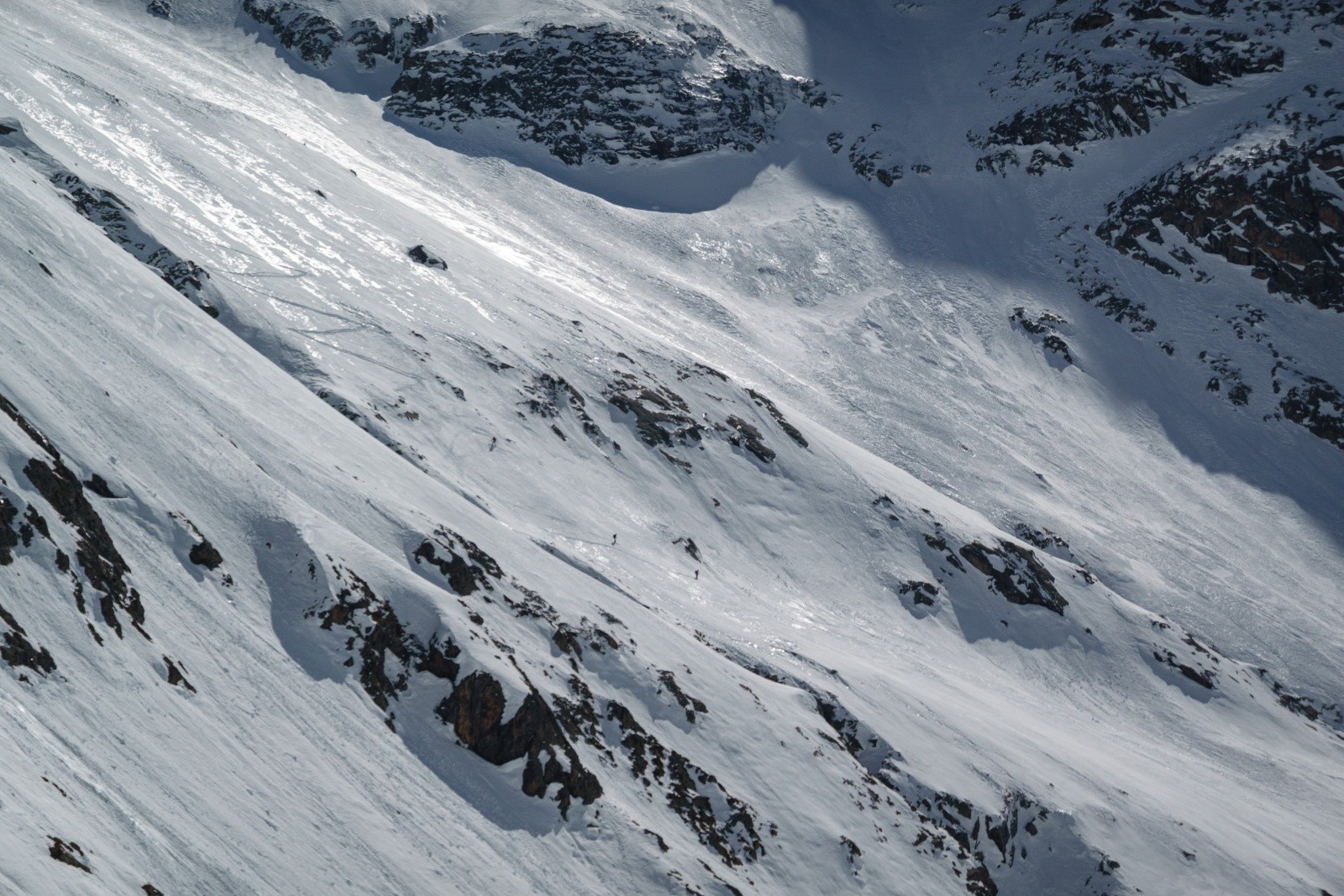 #47 Les premiers traceurs depuis le Col de la Casse Déserte en neige bien croûtée Les premiers traceurs depuis le Col de la Casse Déserte en neige bien croûtée