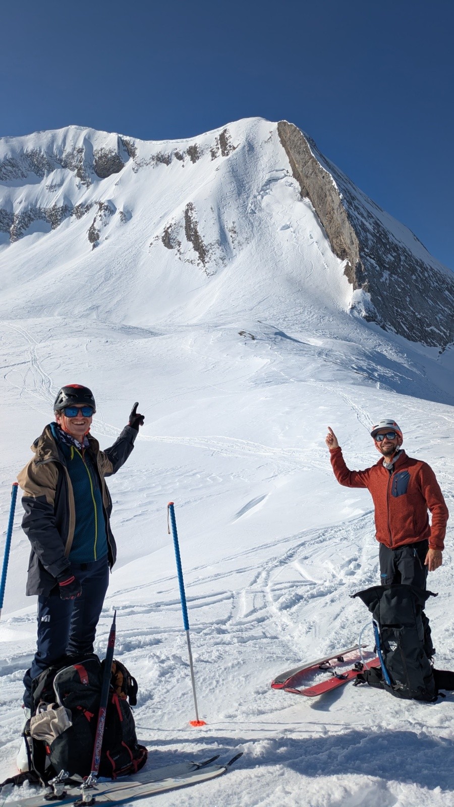 #6 En fond, la NNE du Charvin, devant 2 zigs En fond, la NNE du Charvin, devant 2 zigs