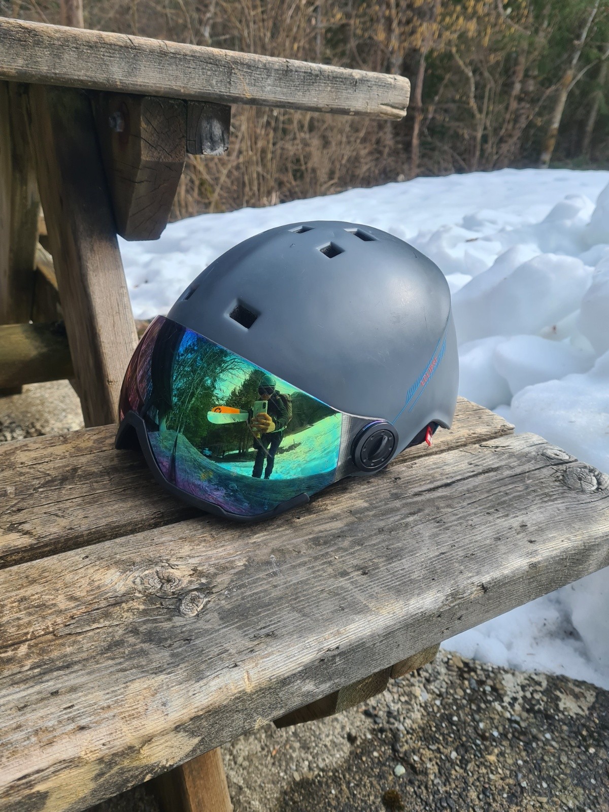 #14 Casque trouvé dans le border cross si c Casque trouvé dans le border cross si c'est le votre on l'a laissé sur la table de pique nique du parking 😊