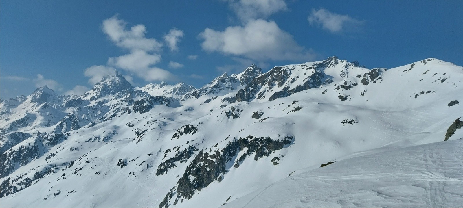 #1 Il va y avoir du chemin pour aller au pied du grand pic Il va y avoir du chemin pour aller au pied du grand pic