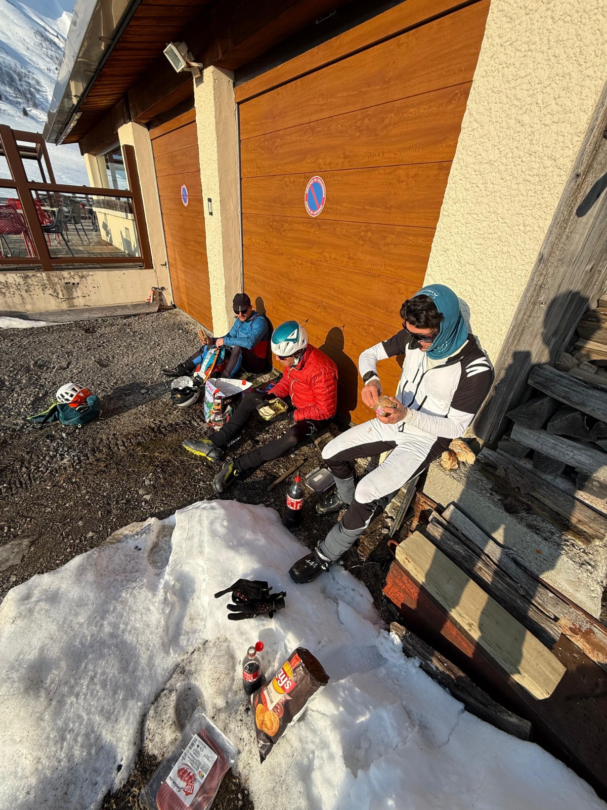 8h : paté de campagne, chips, sandwich, tout va bien