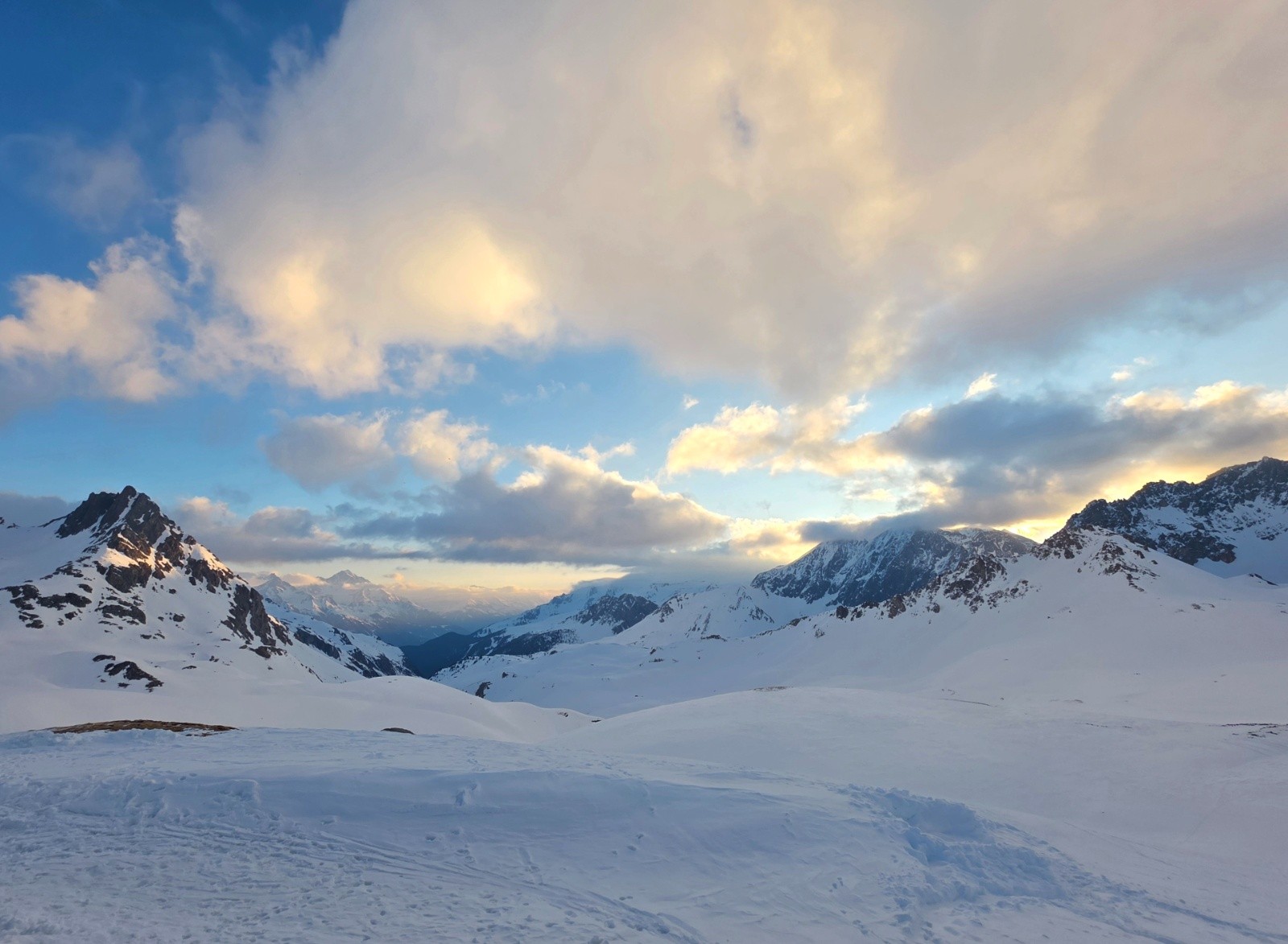 #6 Levé de soleil depuis le refuge Levé de soleil depuis le refuge