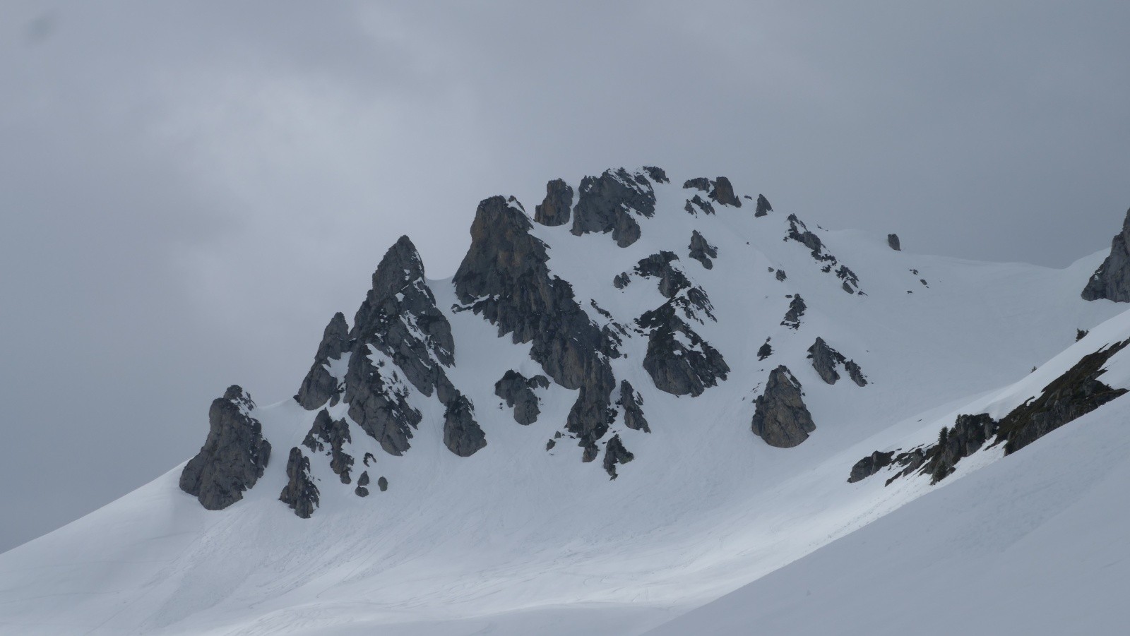 &nbsp;Les couloirs du roc rouge