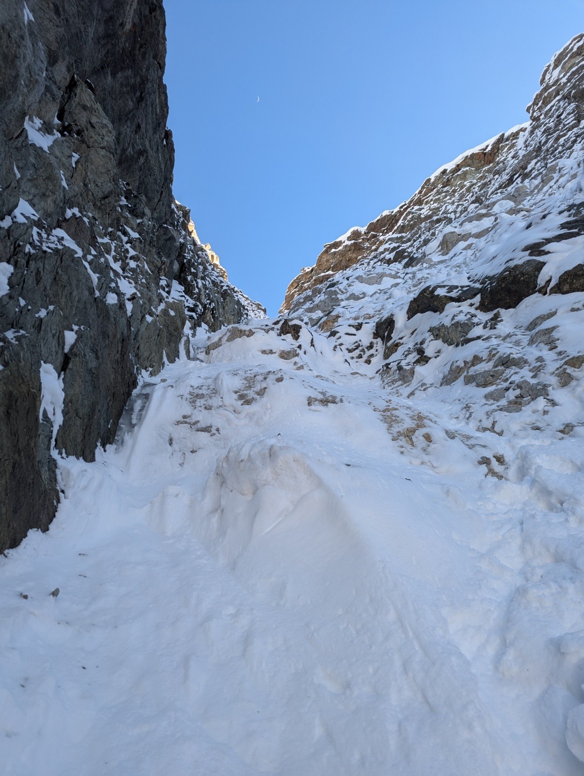 le ressaut a desescalader sous en haut du couloir&nbsp;