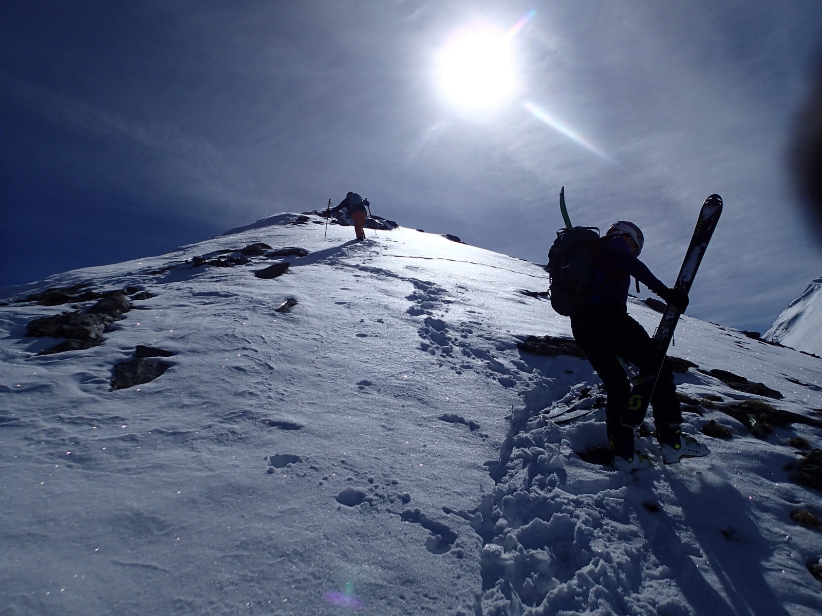 Bon, on pose les skis pour le sommet ...