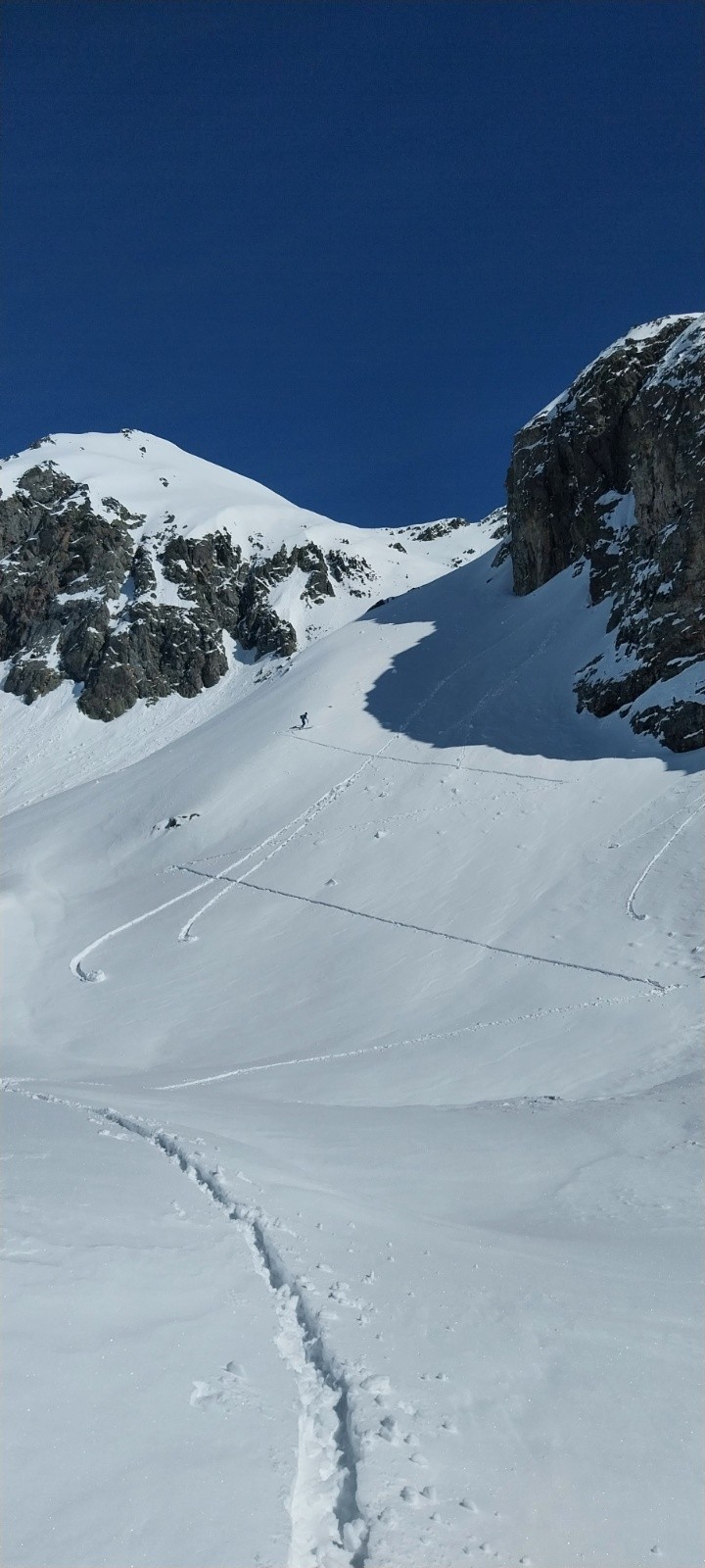 &nbsp;Maxime trace toujours et s'éloigne
