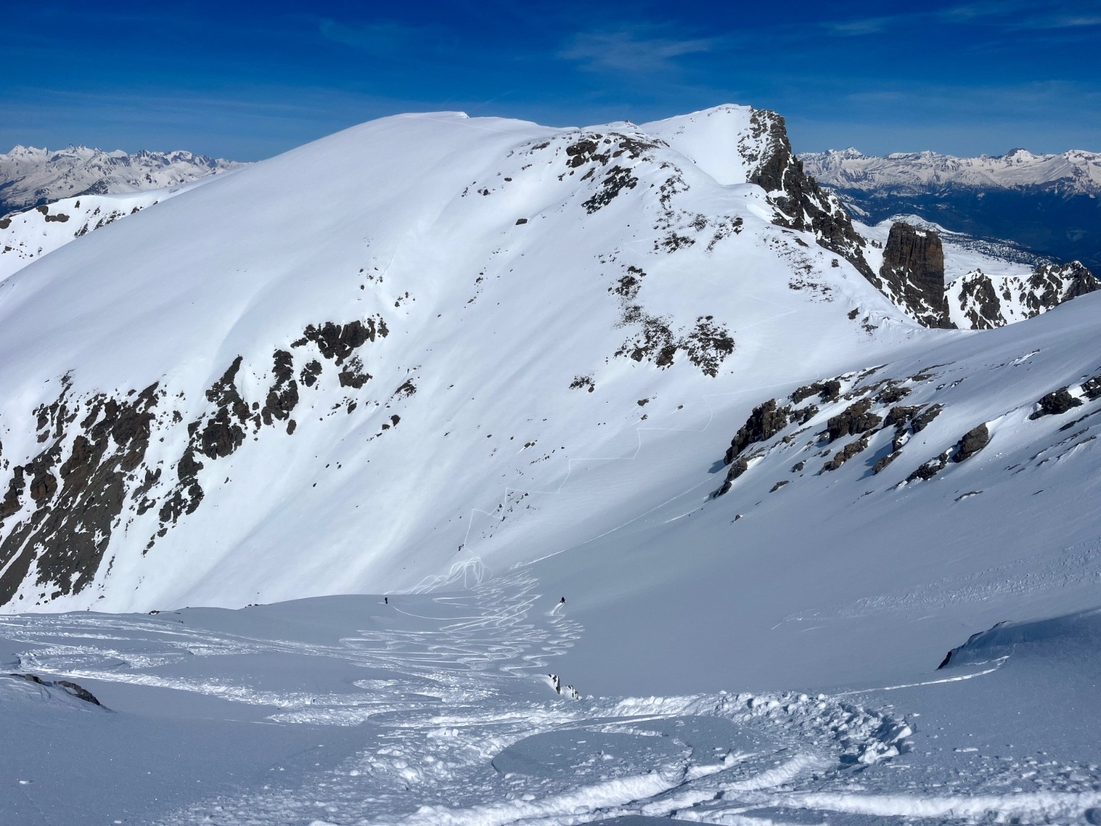 &nbsp;Descente sur la combe W sous le col de Prafauchier
