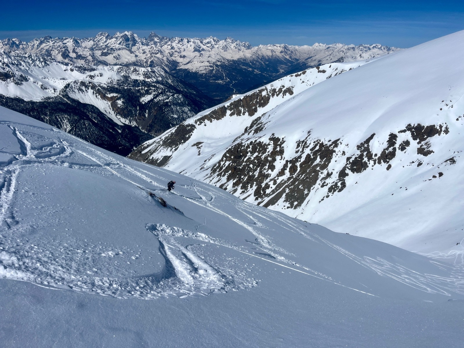 &nbsp;Descente sur la combe W sous le col de Prafauchier