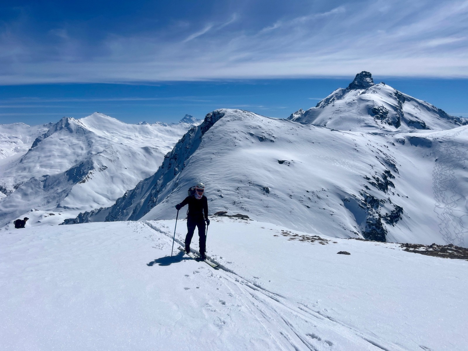 &nbsp;Sur fond de Rochebrune