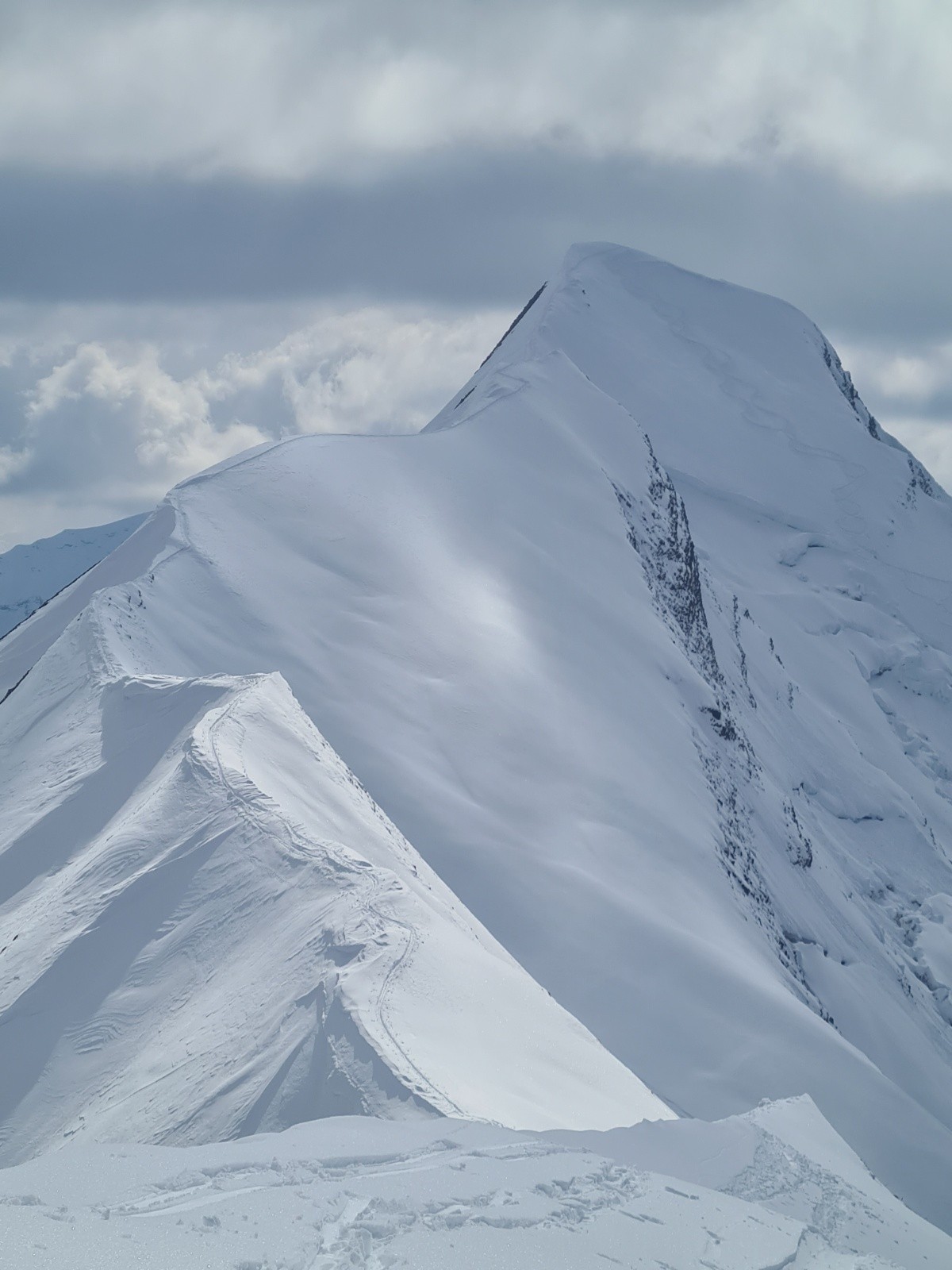 2e montée à la petite pour voir nos traces de skis sur l'arête&nbsp;