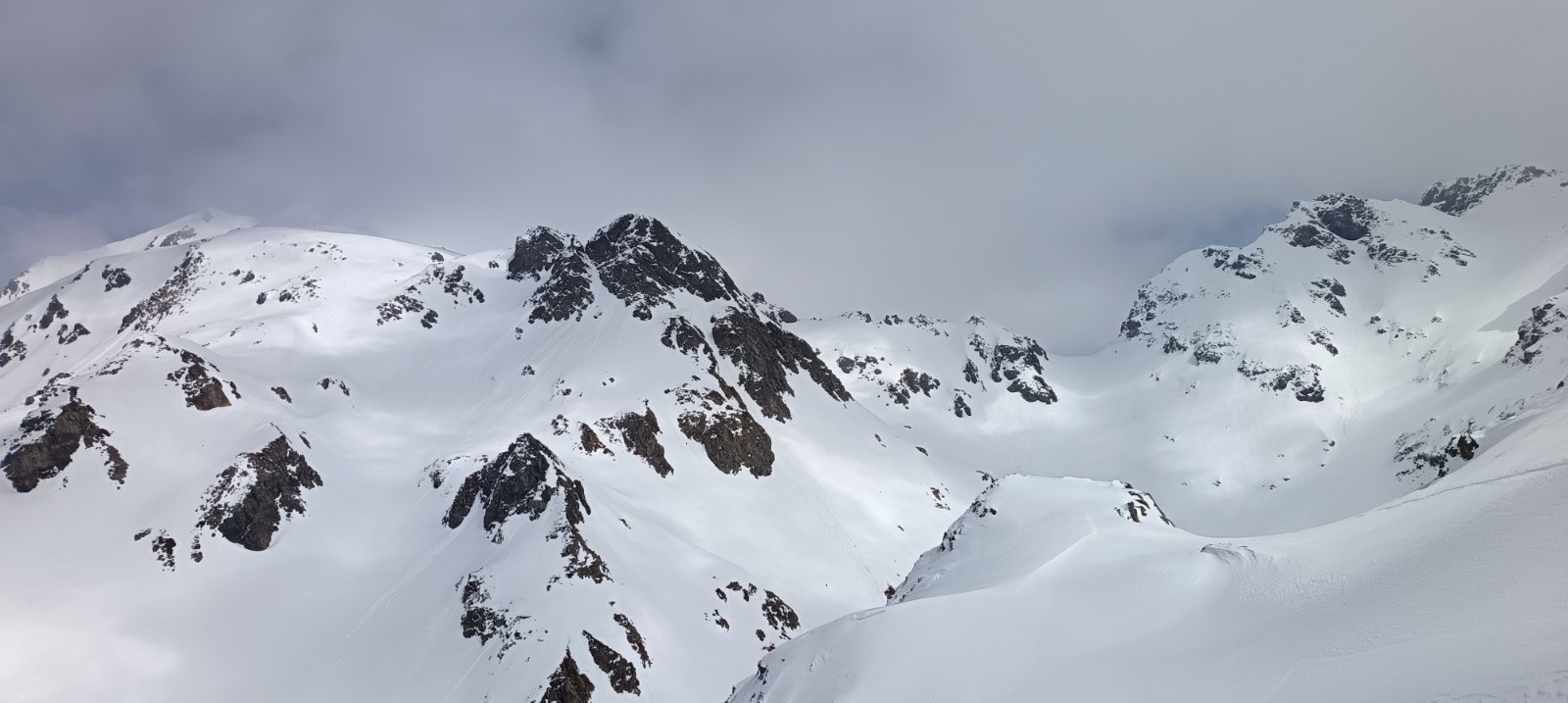 Col de la Gde Vaudaine à droite, Gde Lauzière à gauche&nbsp;
