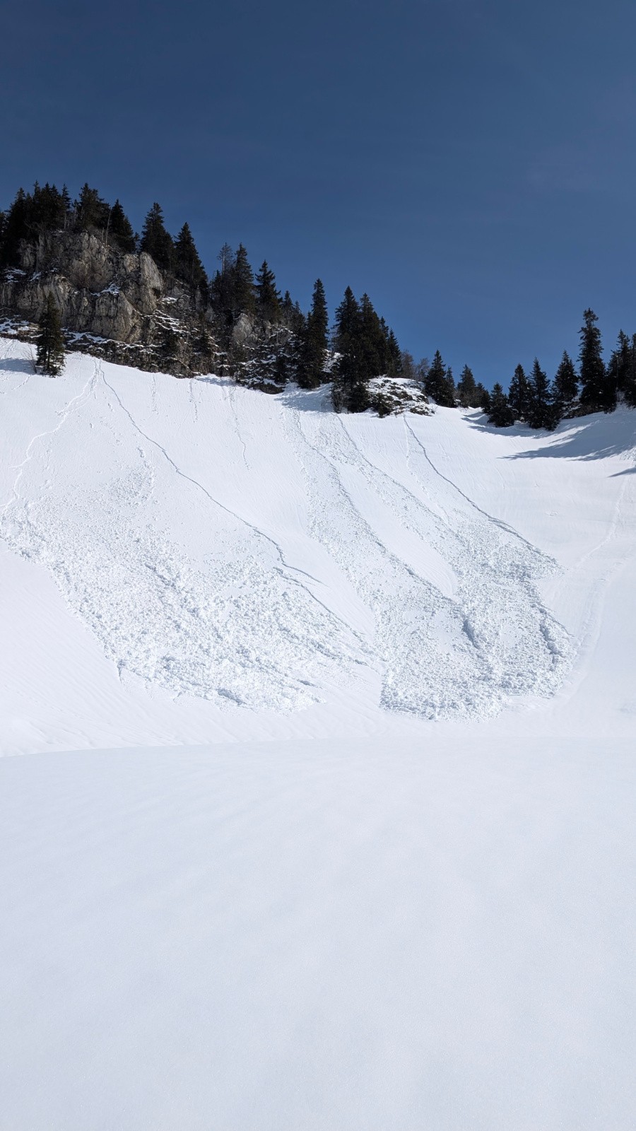 Coulées dans les pentes raides