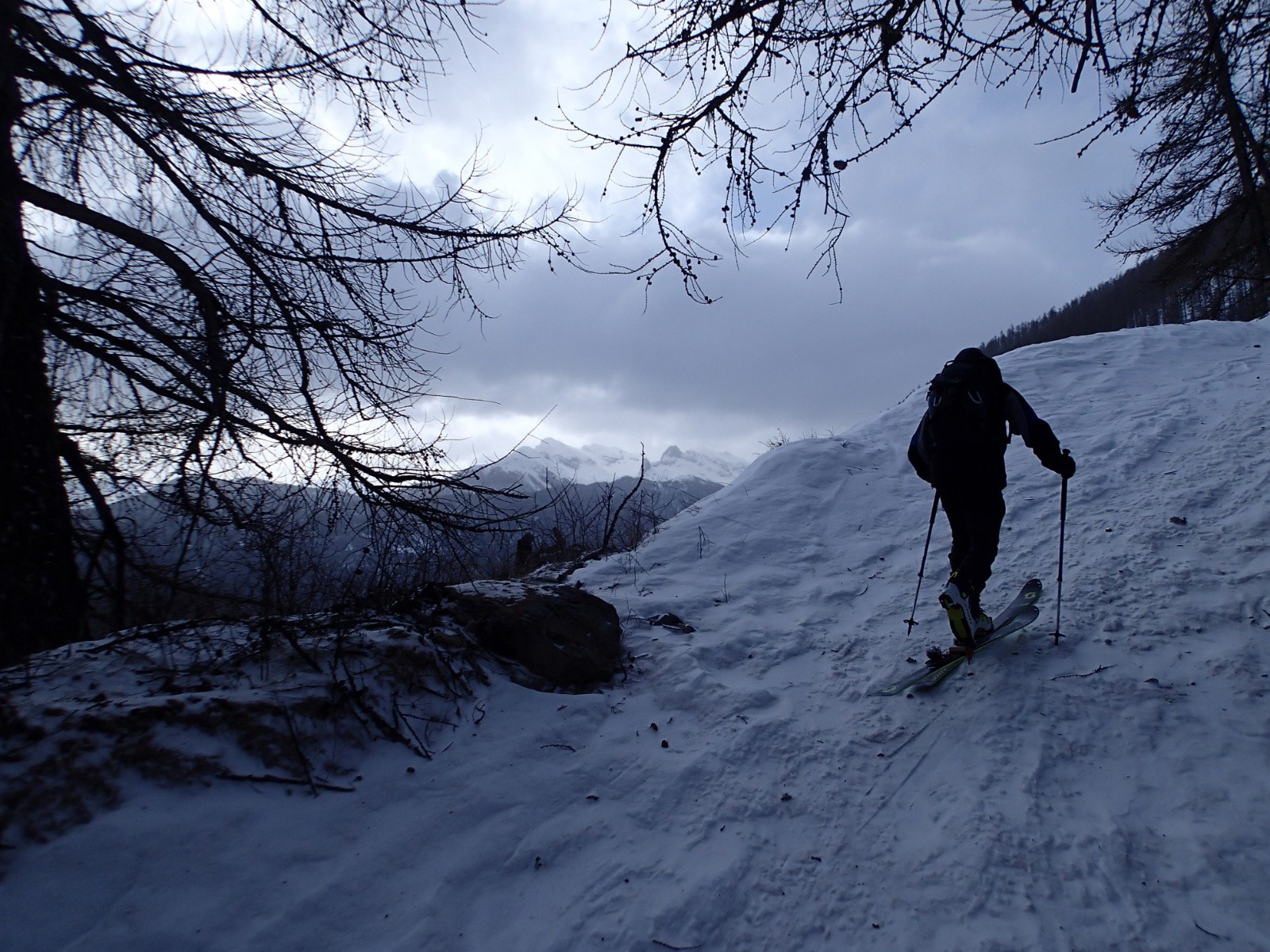 Neige béton sous quelques cm de poudre...