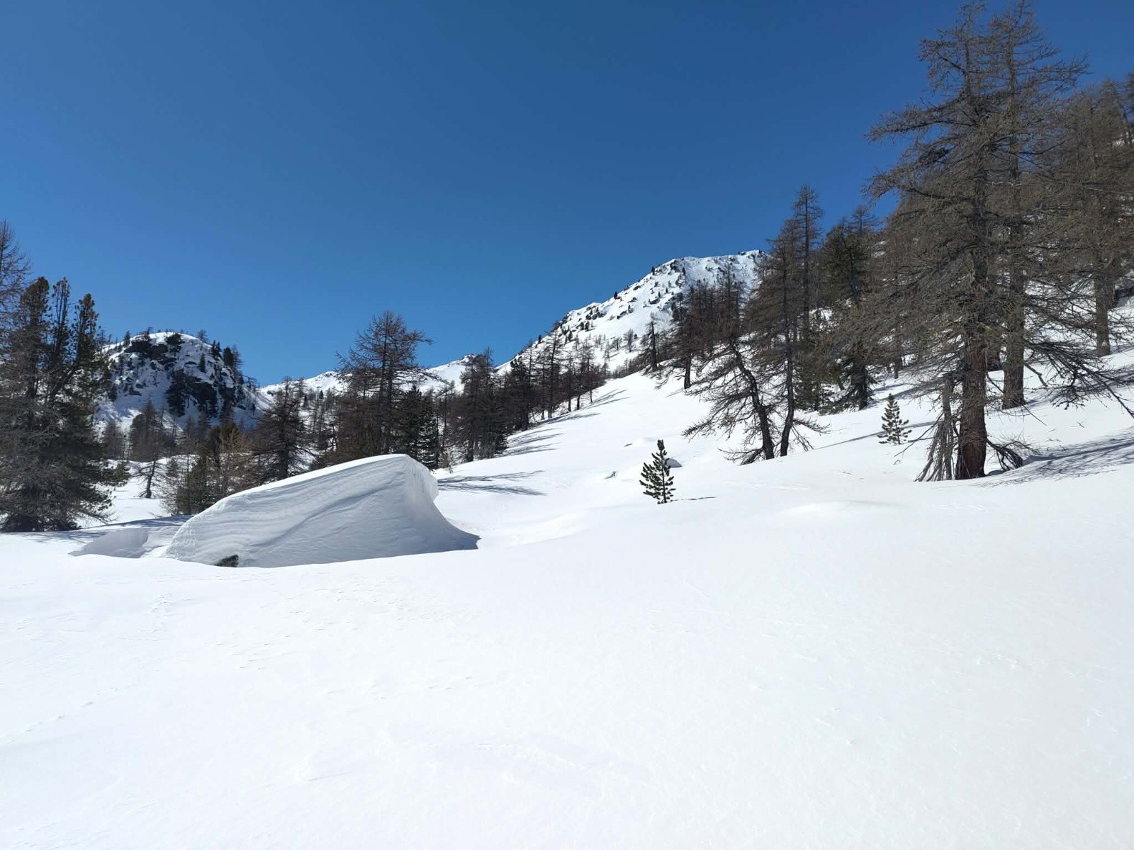 #1 Autour de 2100m, avant de basculer dans la descente Autour de 2100m, avant de basculer dans la descente