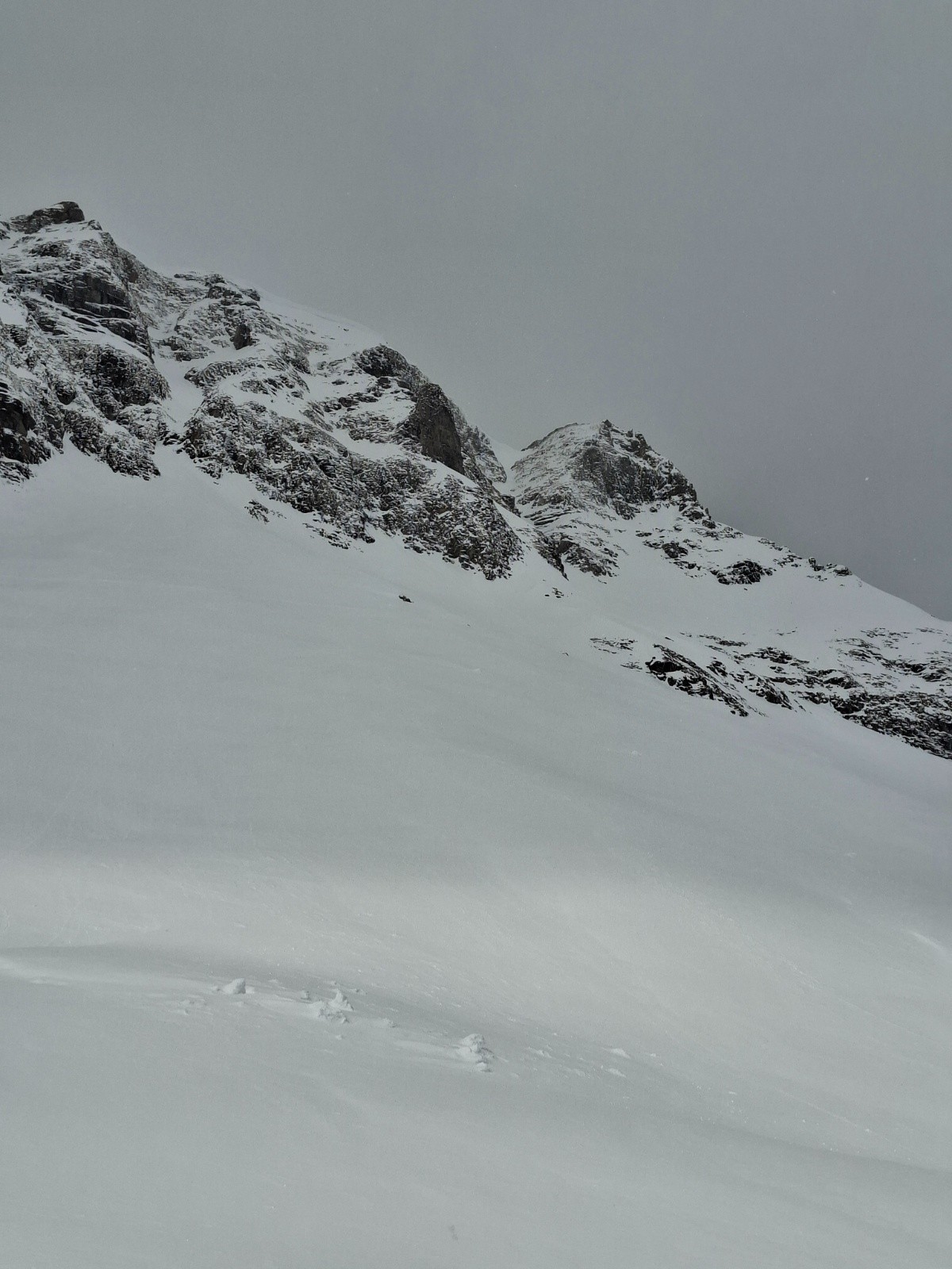 Le couloir SE en face de nous et qui sort vers la droite de la photo&nbsp;