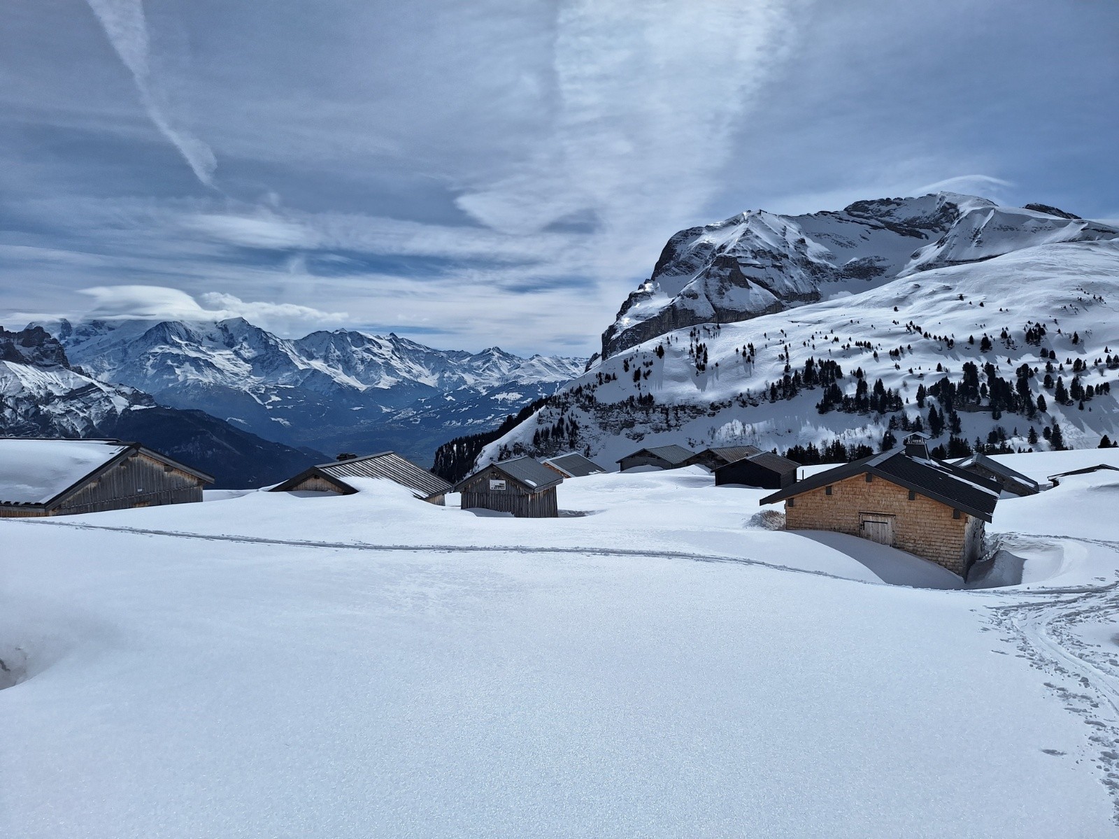 Chalets de Vormy encore bien enneigés