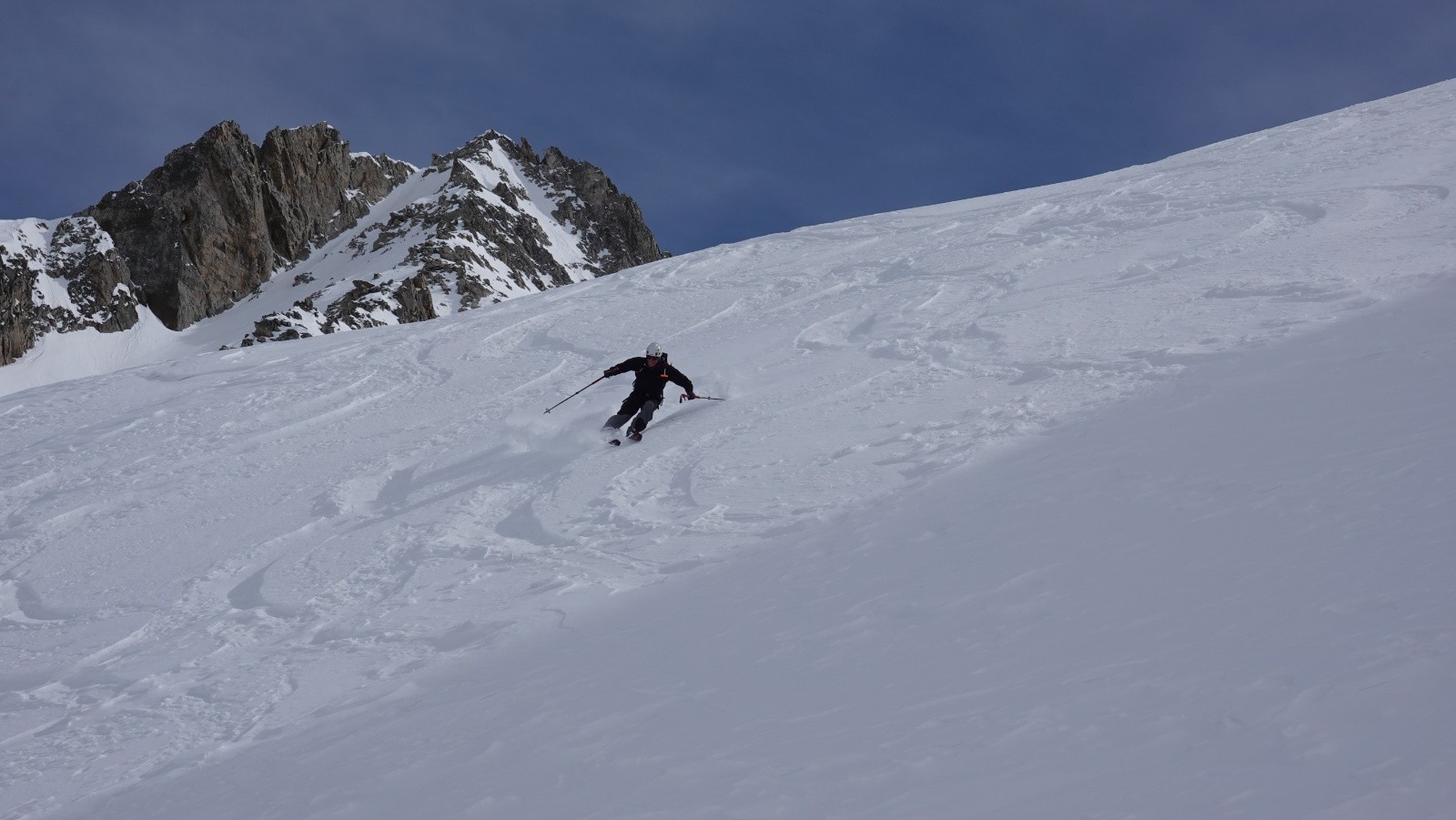De bons passages avec en fond la Tête Nord des Bresses et son couloir Zen