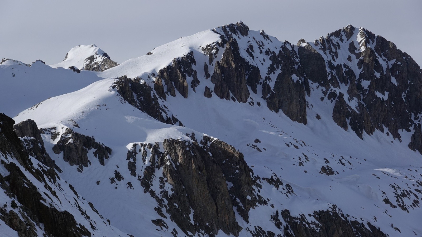 Panorama au téléobjectif sur la Tête des Tablasses et la Tête Sud des Bresses