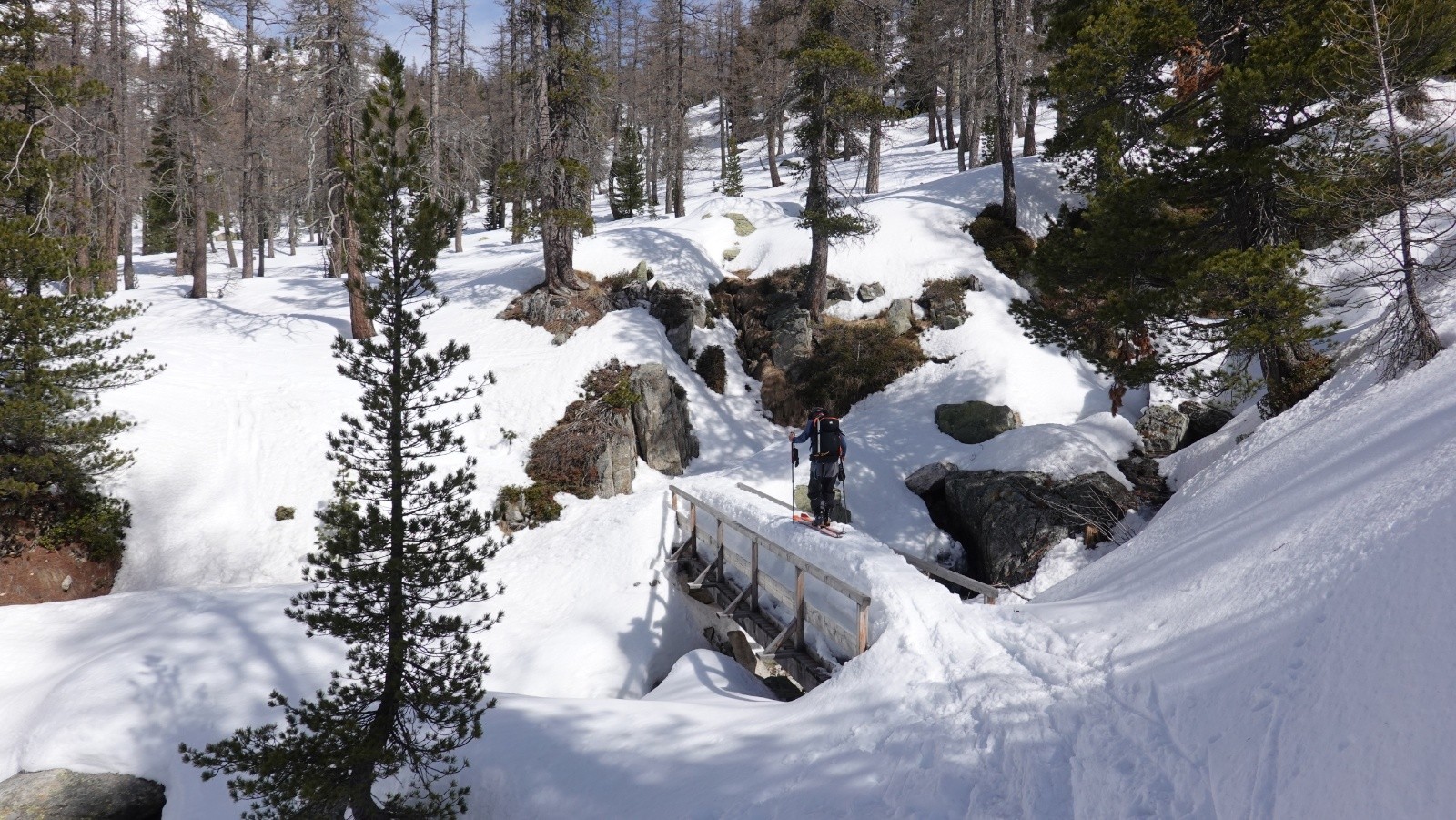 Faut traverser prudemment😊