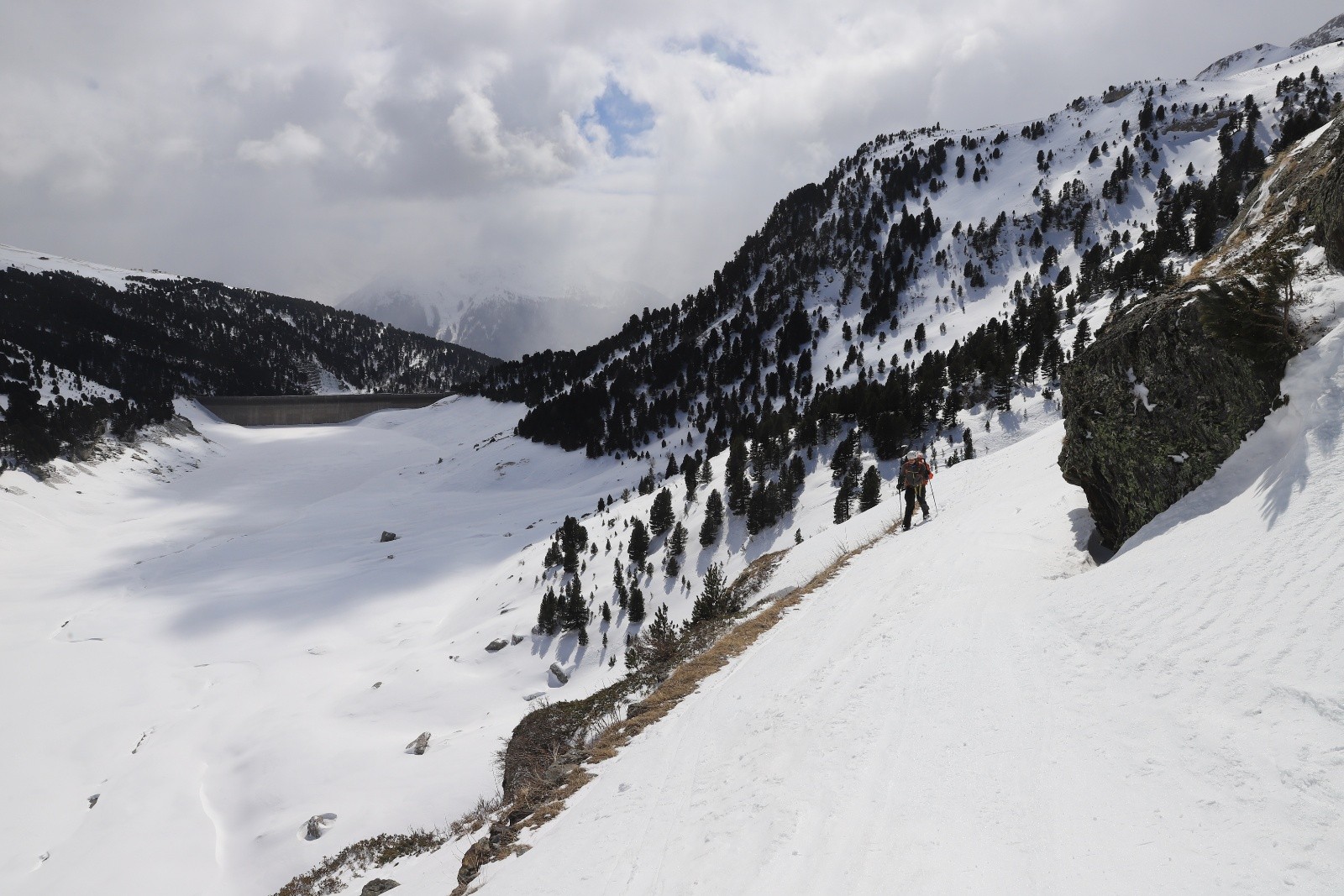 &nbsp;En remontant rive droite de Plan d'Amont