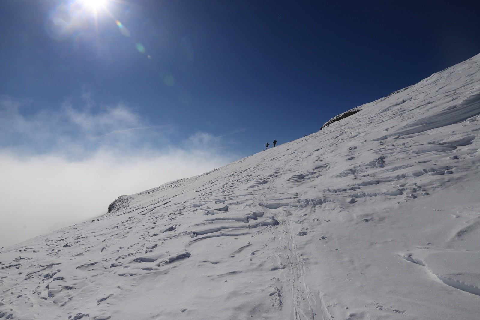 &nbsp;La mer de nuages remonte...
