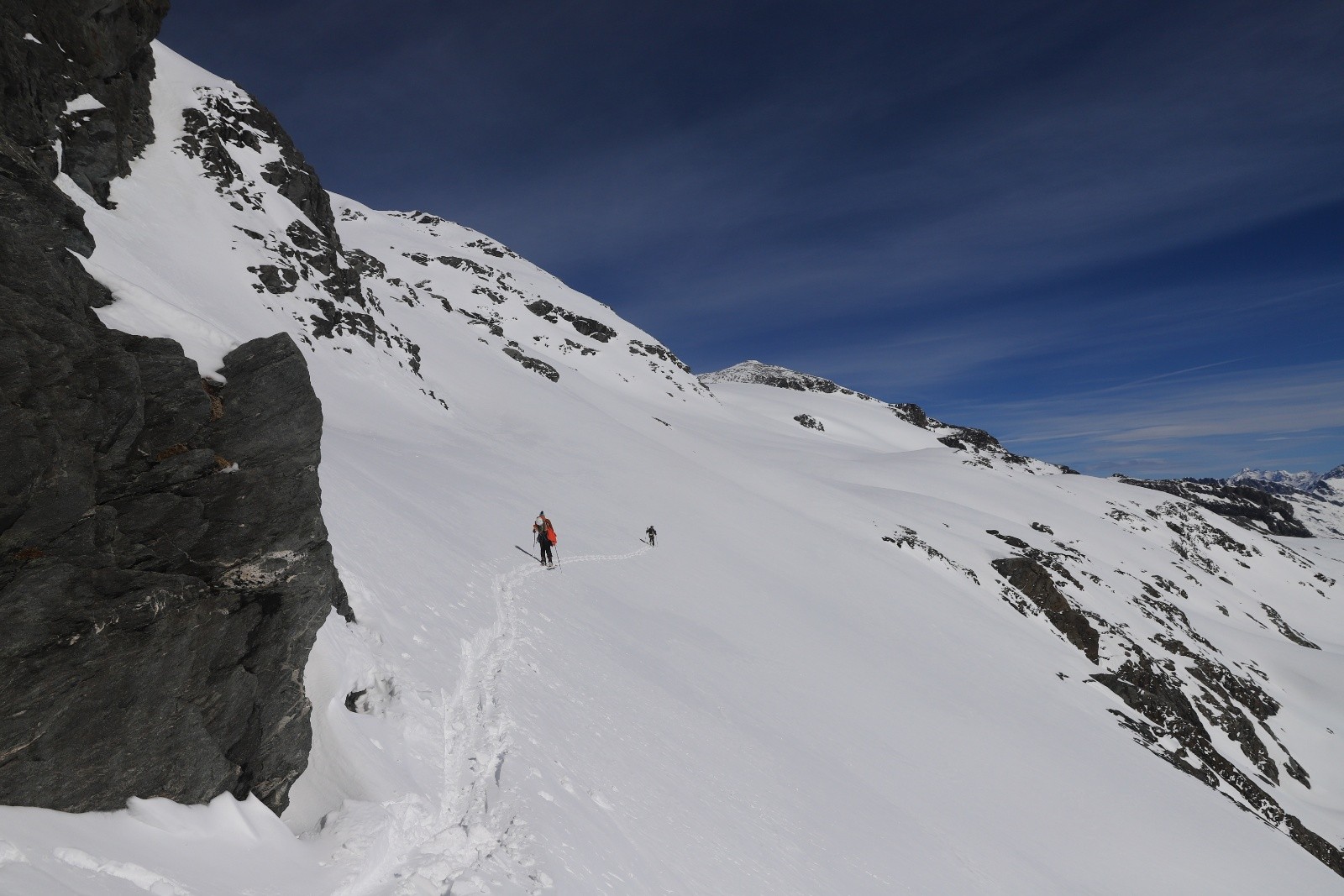 A l'attaque de la longe traversée sous les Domes de Genepy en direction de l'Arpont