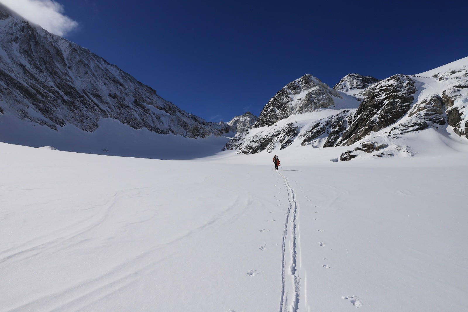 Longue remontée du glacier de la Mahure, non crevassé