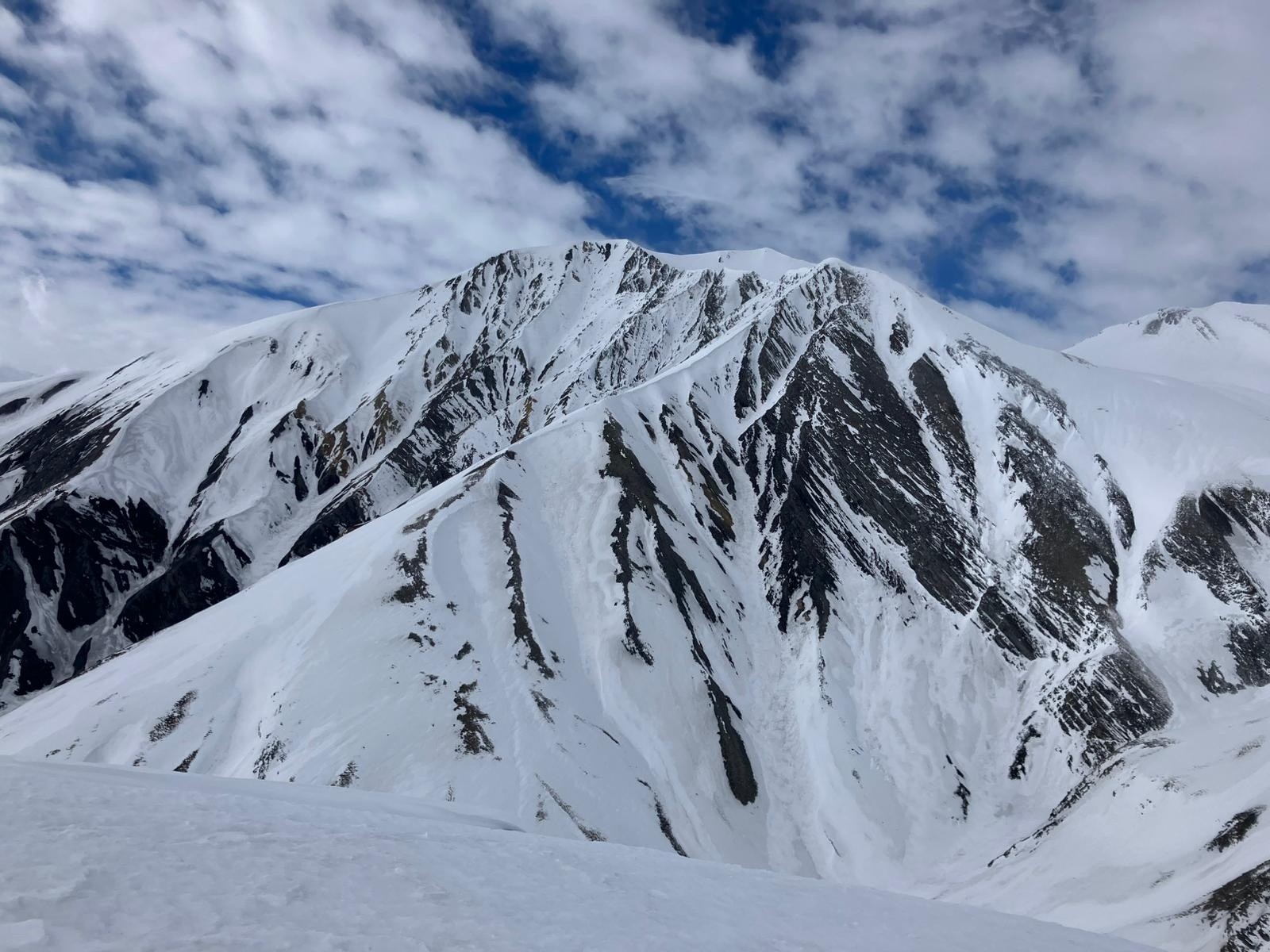 &nbsp;Pic du Mas de la Grave tout au fond