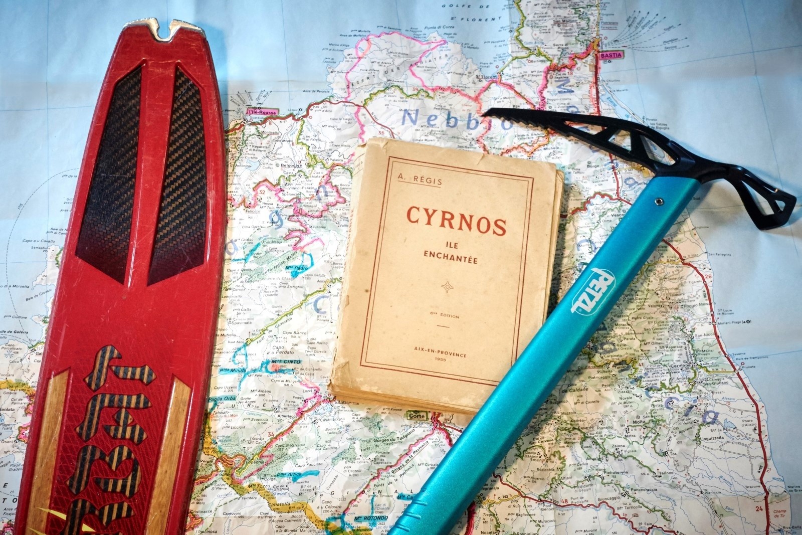 Dans le cadre des préparatifs, l'occasion de relire Cyrnos (Corse, en grec), un recueil de poèmes (d'un cousin de la famille) dont un est dédié au Monte Cinto...