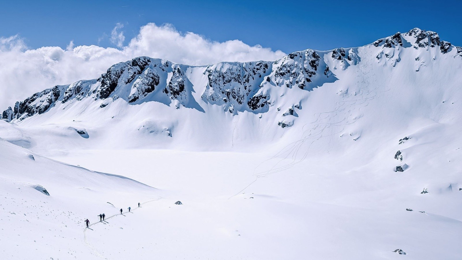 Lac de Bellebonne (et passage que nous venons de descendre, à droite) en remontant vers le Rotondu.