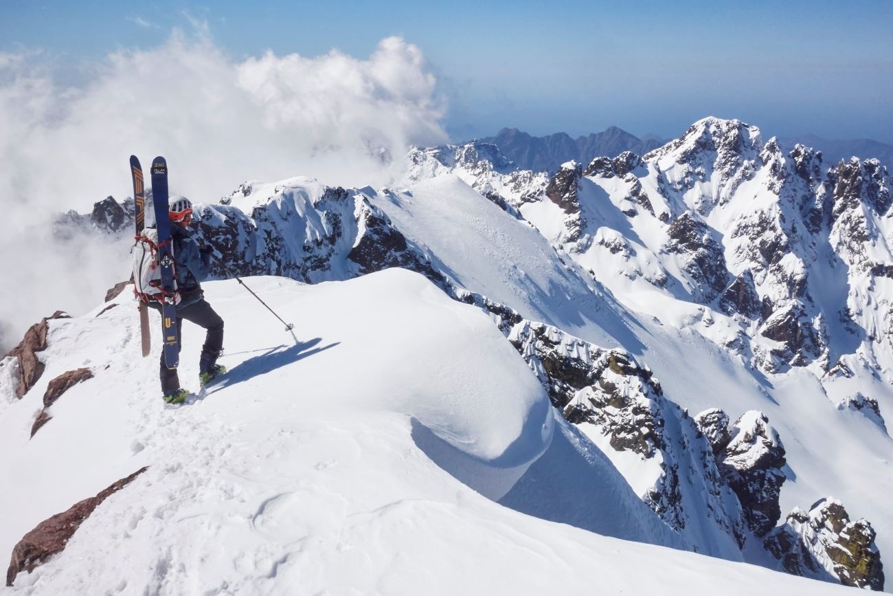 La fameuse Punta Minuta (à droite) depuis le commet du Cinto.